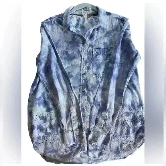 Pilcro Anthropologie the Cate Classic Button Down
Long Sleeve Size Small - Picture 11 of 12